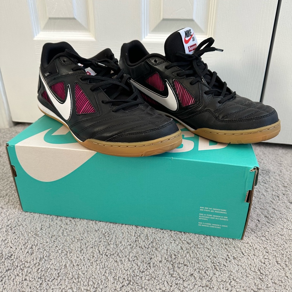 Supreme x Nike SB Gato QS